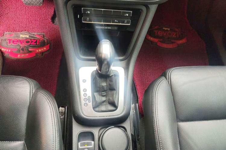 Used Volkswagen Sharan 2015 1.8TSI Comfort Model Gear Lever