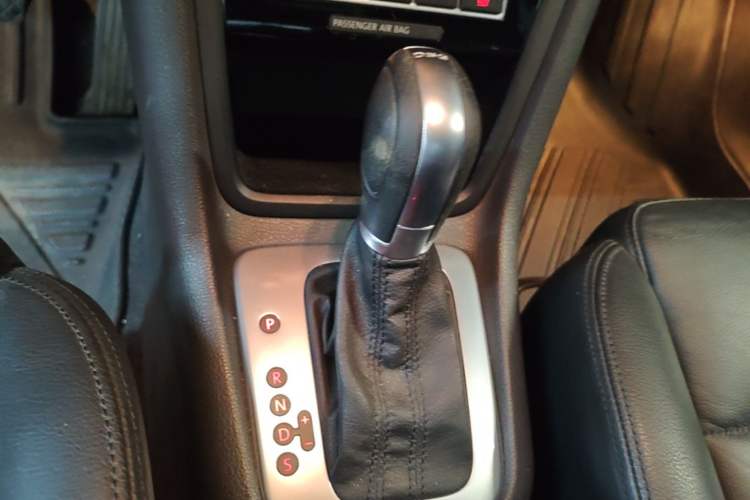Used Volkswagen Sharan 2015 1.8TSI Comfort Model Gear Lever