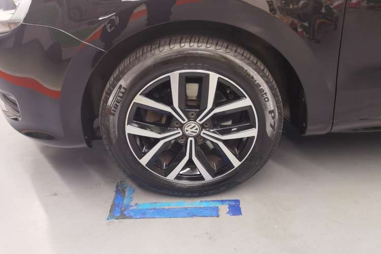 Used Volkswagen Sharan 2015 1.8TSI Comfort Model Left Front Wheel Hub