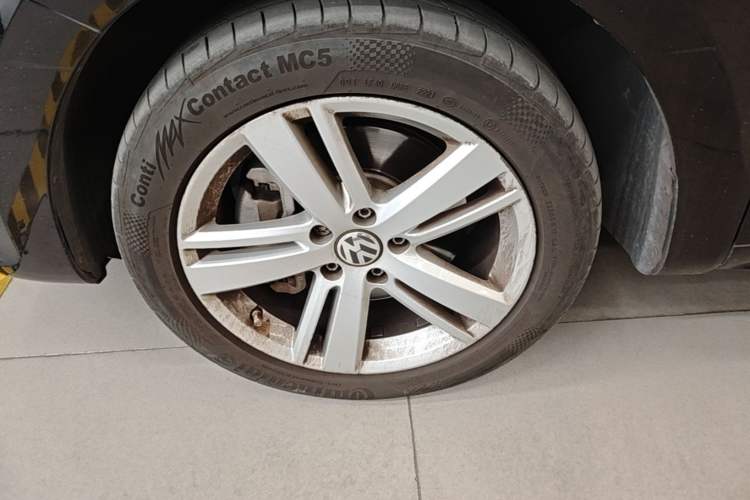 Used Volkswagen Sharan 2015 1.8TSI Comfort Model Left Front Wheel Hub