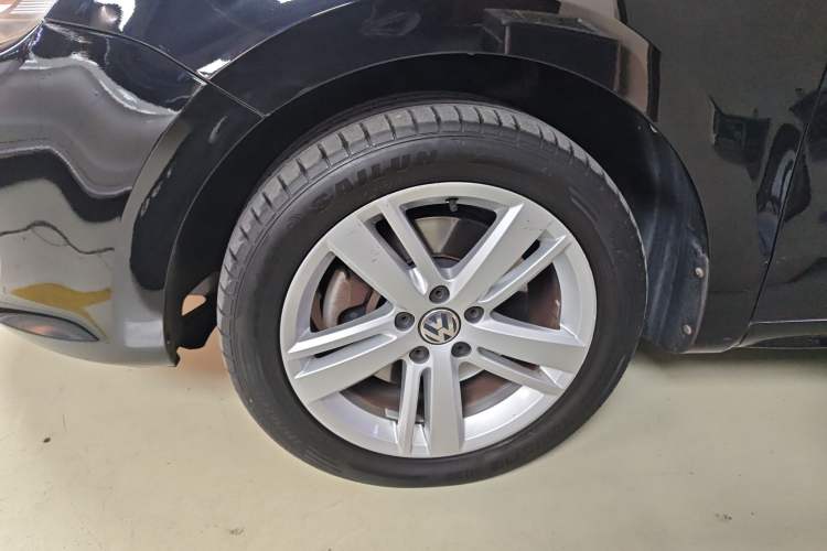 Used Volkswagen Sharan 2015 1.8TSI Comfort Model Left Front Wheel Hub