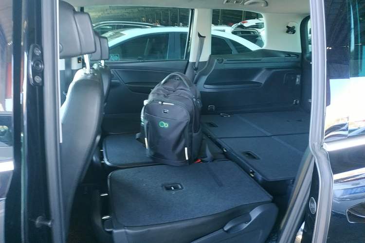 Used Volkswagen Sharan 2015 1.8TSI Comfort Model Left Rear Seat