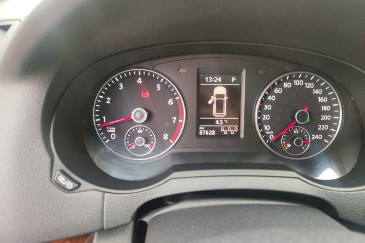 Used Volkswagen Sharan 2015 1.8TSI Comfort Model Odometer Close Up