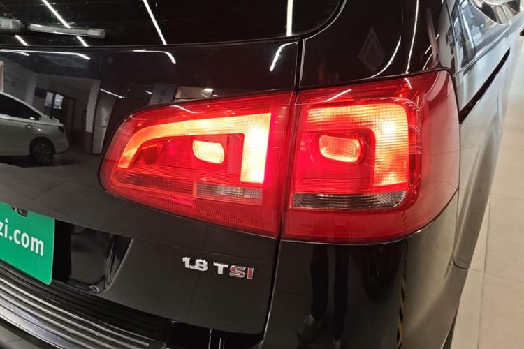 Used Volkswagen Sharan 2015 1.8TSI Comfort Model Right Rear Taillight