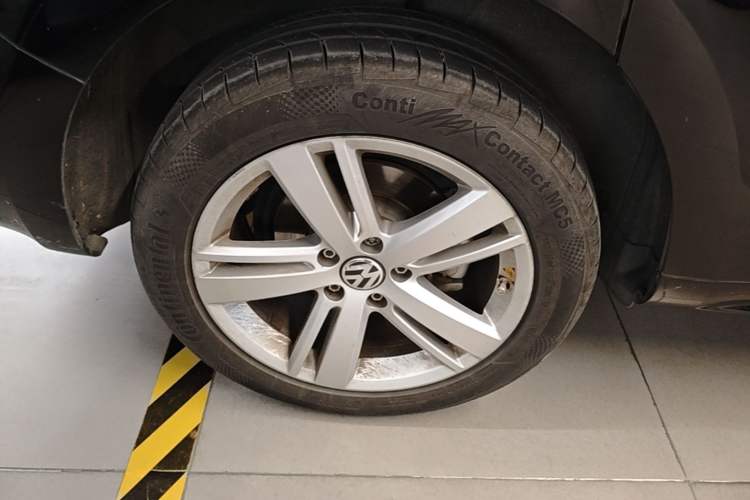 Used Volkswagen Sharan 2015 1.8TSI Comfort Model Right Rear Wheel Hub