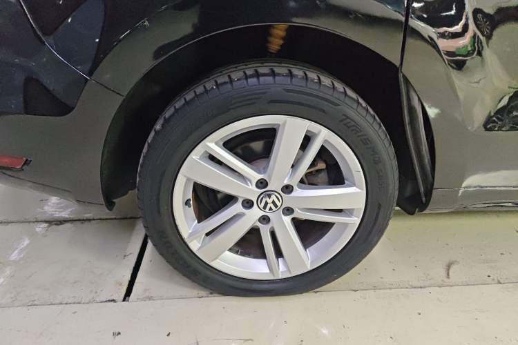 Used Volkswagen Sharan 2015 1.8TSI Comfort Model Right Rear Wheel Hub