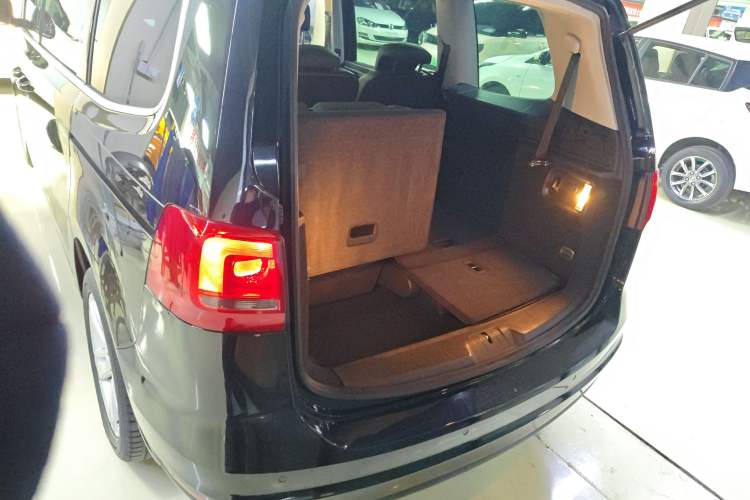 Used Volkswagen Sharan 2015 1.8TSI Comfort Model Trunk