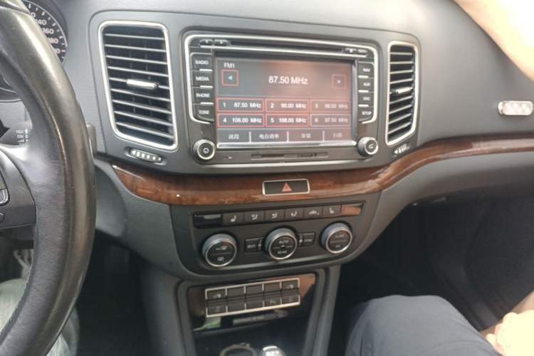 Used Volkswagen Sharan 2015 1.8TSI Comfort Model Audio And AC Panel