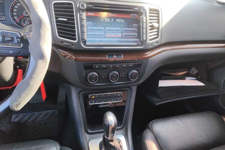 Used Volkswagen Sharan 2015 1.8TSI Comfort Model Audio And AC Panel