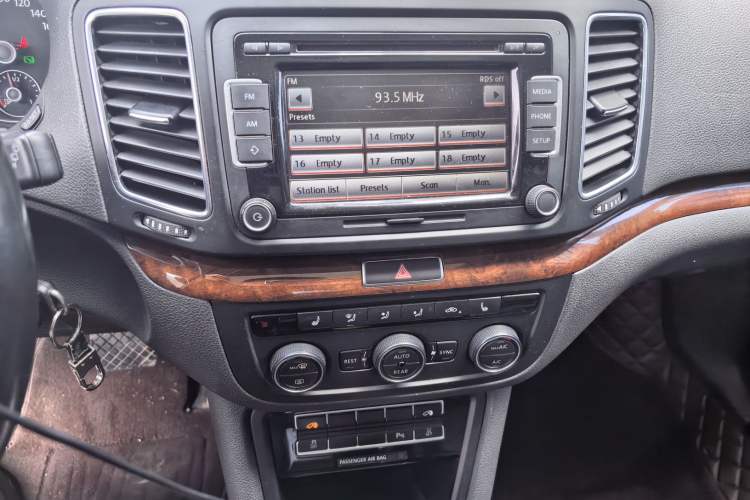 Used Volkswagen Sharan 2015 1.8TSI Comfort Model Audio And AC Panel