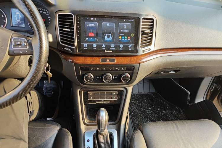 Used Volkswagen Sharan 2015 1.8TSI Comfort Model Audio And AC Panel
