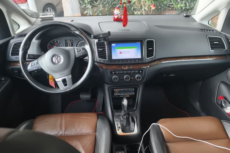 Used Volkswagen Sharan 2015 1.8TSI Comfort Model Center Console