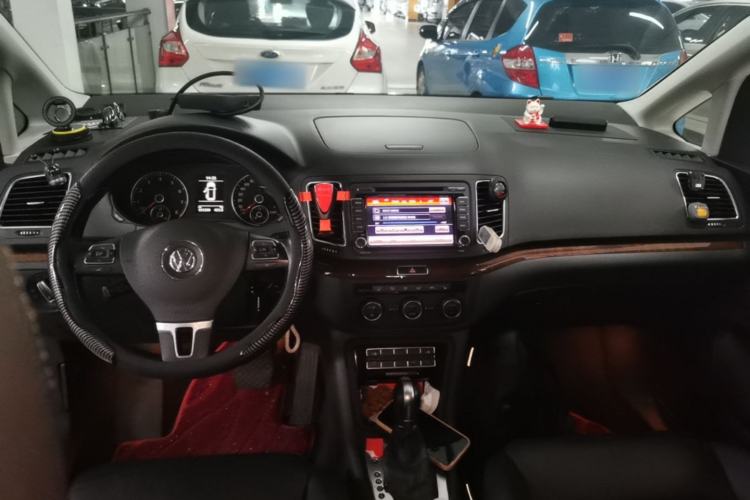 Used Volkswagen Sharan 2015 1.8TSI Comfort Model Center Console
