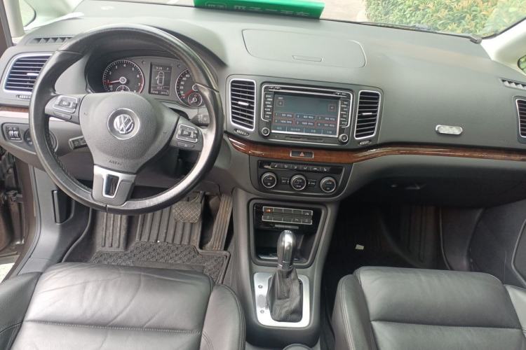 Used Volkswagen Sharan 2015 1.8TSI Comfort Model Center Console
