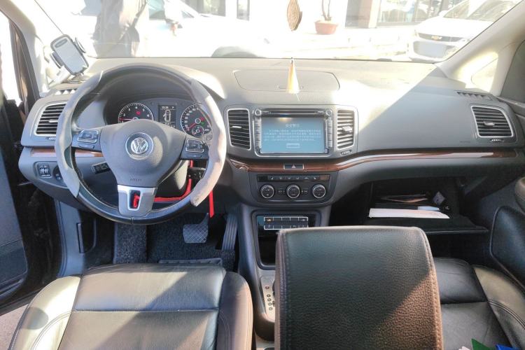 Used Volkswagen Sharan 2015 1.8TSI Comfort Model Center Console