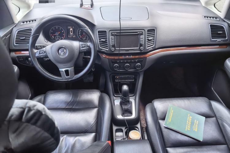 Used Volkswagen Sharan 2015 1.8TSI Comfort Model Center Console