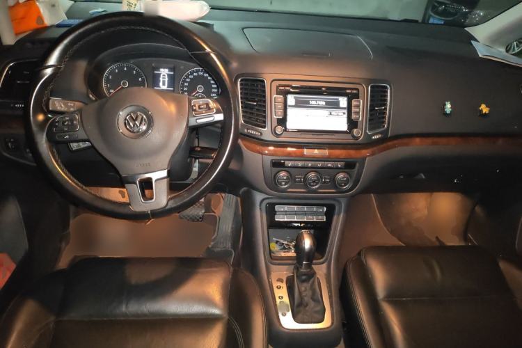 Used Volkswagen Sharan 2015 1.8TSI Comfort Model Center Console