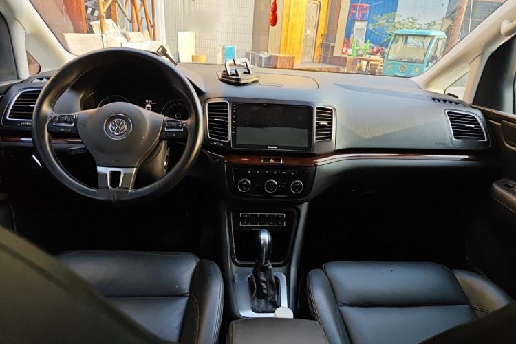 Used Volkswagen Sharan 2015 1.8TSI Comfort Model Center Console