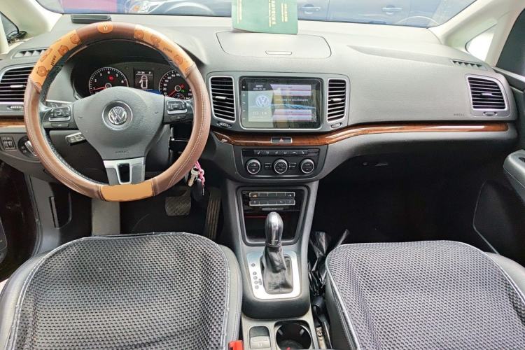 Used Volkswagen Sharan 2015 1.8TSI Comfort Model Center Console