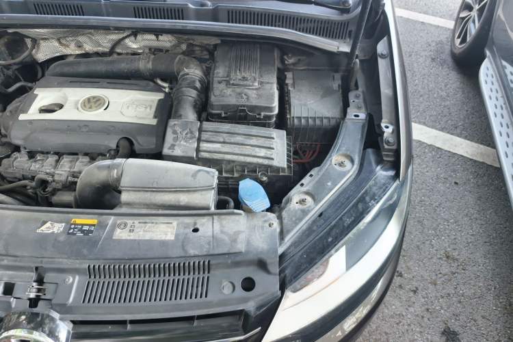 Used Volkswagen Sharan 2015 1.8TSI Comfort Model Engine Bay Left