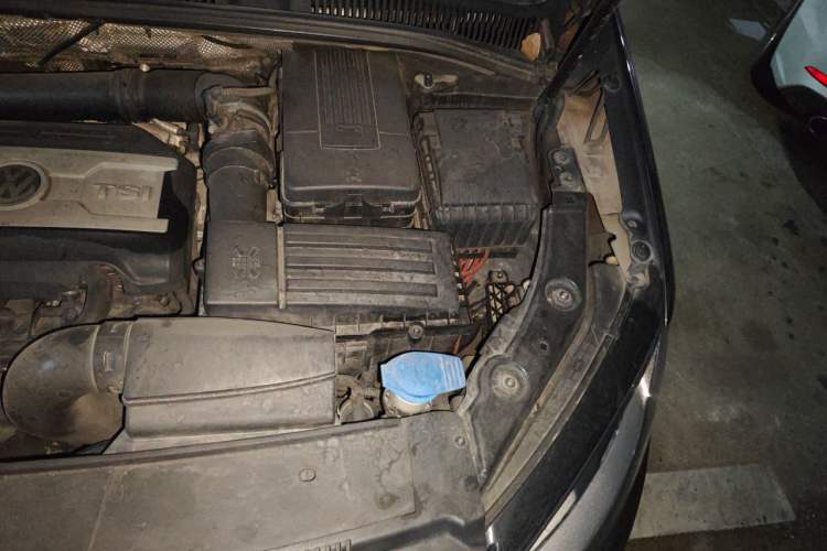 Used Volkswagen Sharan 2015 1.8TSI Comfort Model Engine Bay Left
