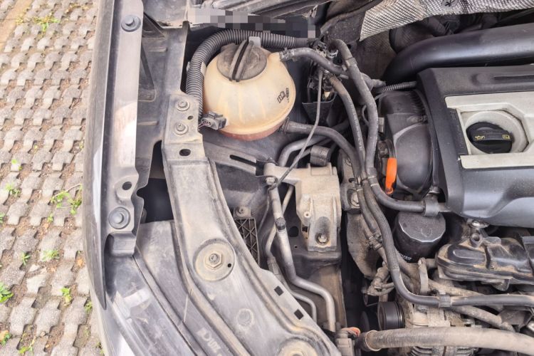 Used Volkswagen Sharan 2015 1.8TSI Comfort Model Engine Bay Right