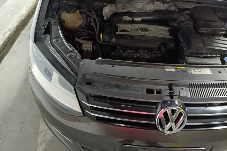 Used Volkswagen Sharan 2015 1.8TSI Comfort Model Engine Bay Right