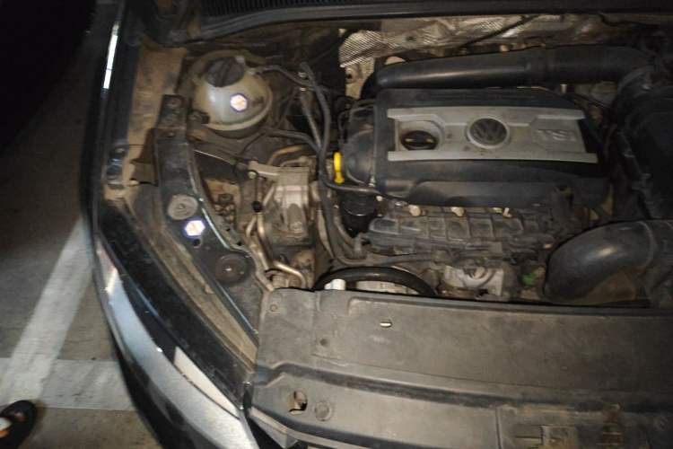 Used Volkswagen Sharan 2015 1.8TSI Comfort Model Engine Bay Right