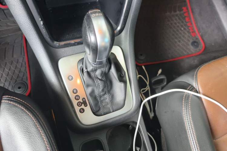 Used Volkswagen Sharan 2015 1.8TSI Comfort Model Gear Lever
