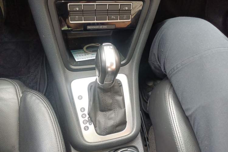 Used Volkswagen Sharan 2015 1.8TSI Comfort Model Gear Lever