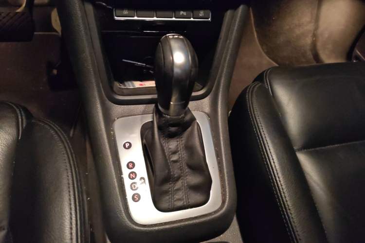 Used Volkswagen Sharan 2015 1.8TSI Comfort Model Gear Lever