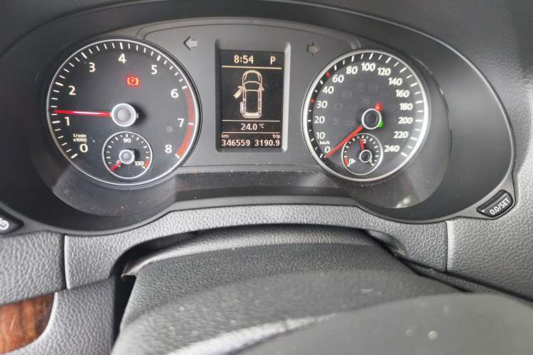 Used Volkswagen Sharan 2015 1.8TSI Comfort Model Odometer Close Up