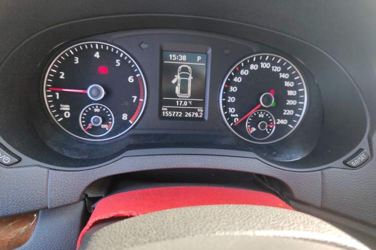 Used Volkswagen Sharan 2015 1.8TSI Comfort Model Odometer Close Up