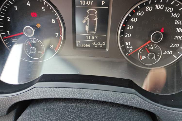 Used Volkswagen Sharan 2015 1.8TSI Comfort Model Odometer Close Up