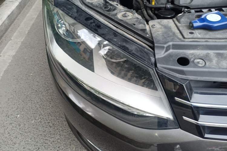 Used Volkswagen Sharan 2015 1.8TSI Comfort Model Right Front Headlight