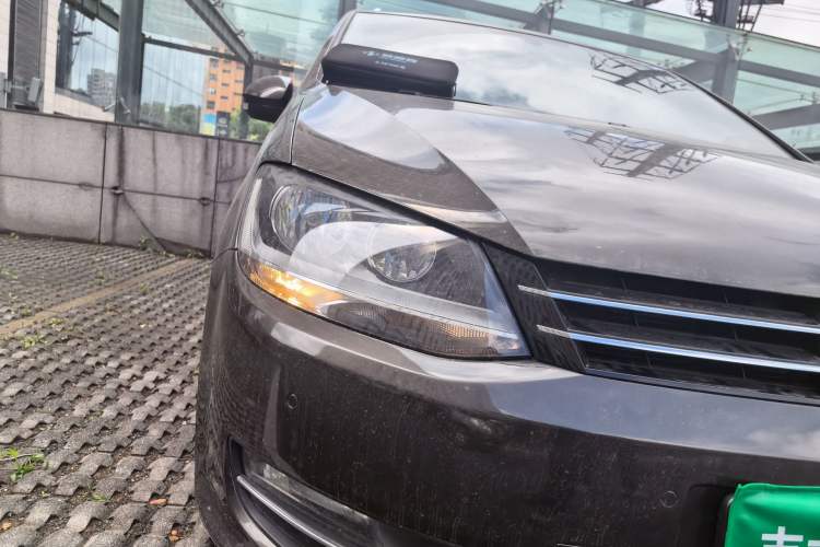 Used Volkswagen Sharan 2015 1.8TSI Comfort Model Right Front Headlight