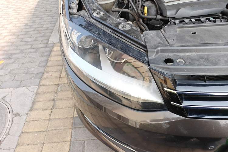 Used Volkswagen Sharan 2015 1.8TSI Comfort Model Right Front Headlight