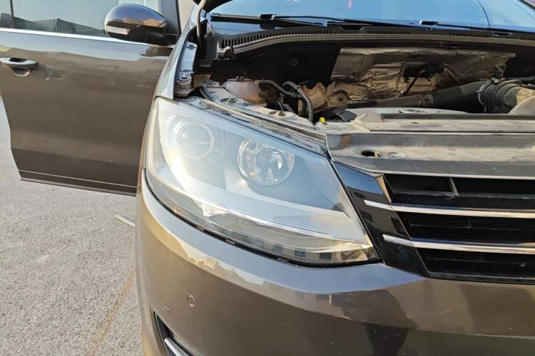 Used Volkswagen Sharan 2015 1.8TSI Comfort Model Right Front Headlight