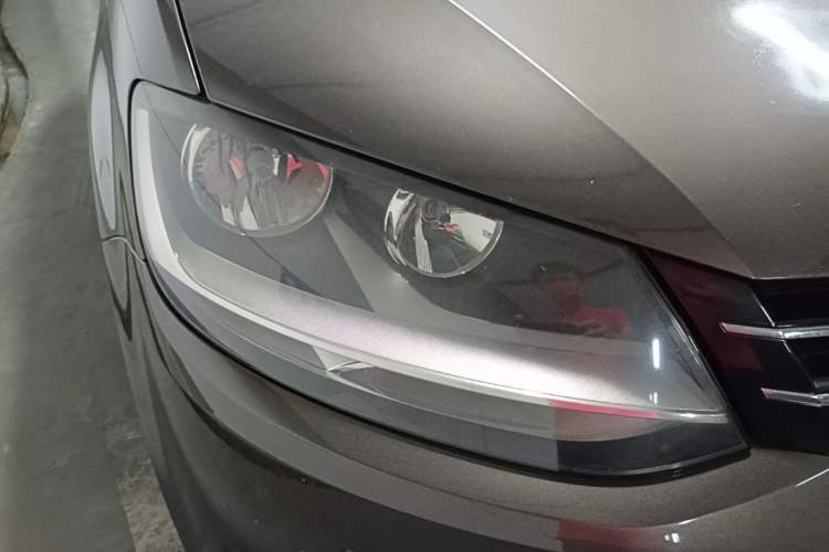 Used Volkswagen Sharan 2015 1.8TSI Comfort Model Right Front Headlight