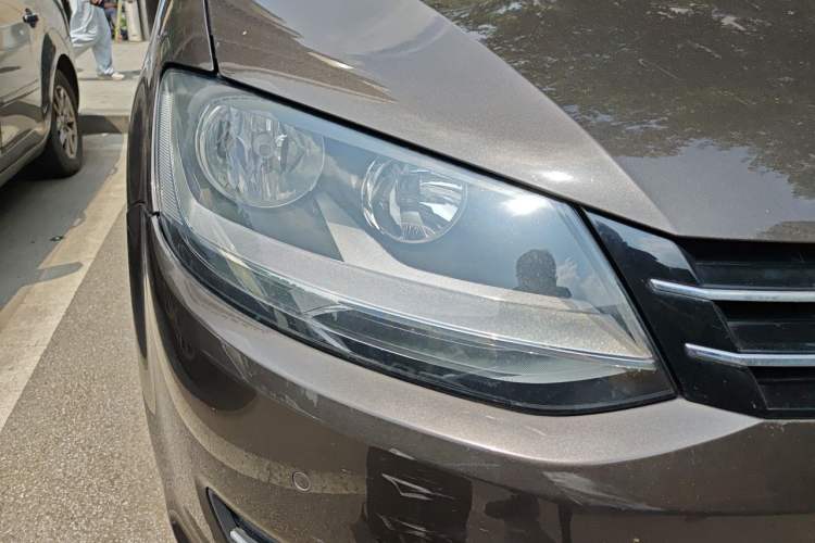Used Volkswagen Sharan 2015 1.8TSI Comfort Model Right Front Headlight
