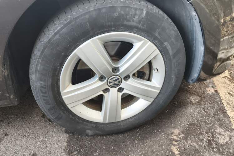 Used Volkswagen Sharan 2015 1.8TSI Comfort Model Right Front Wheel Hub
