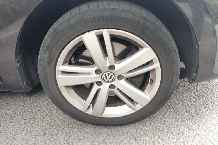 Used Volkswagen Sharan 2015 1.8TSI Comfort Model Right Front Wheel Hub