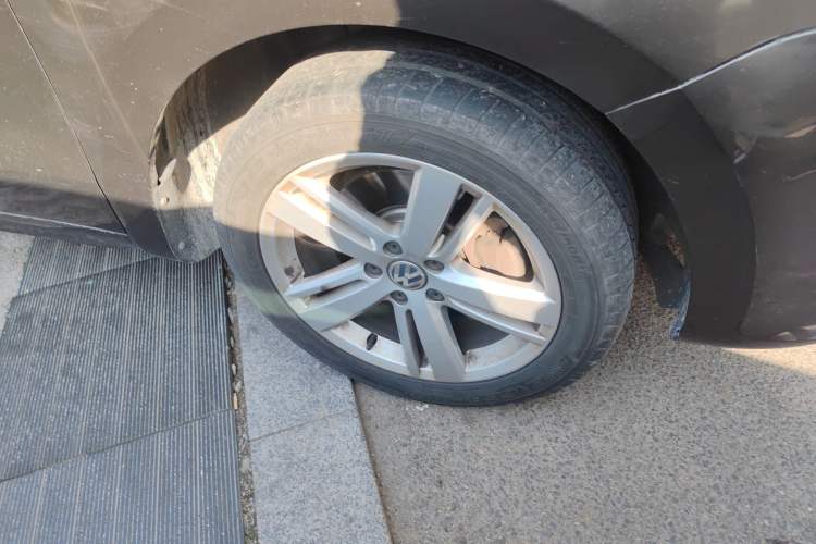 Used Volkswagen Sharan 2015 1.8TSI Comfort Model Right Front Wheel Hub