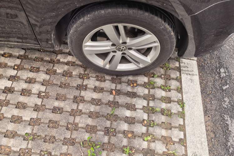 Used Volkswagen Sharan 2015 1.8TSI Comfort Model Right Front Wheel Hub