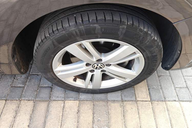 Used Volkswagen Sharan 2015 1.8TSI Comfort Model Right Front Wheel Hub