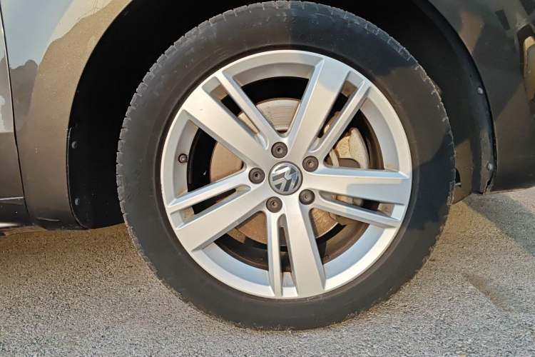 Used Volkswagen Sharan 2015 1.8TSI Comfort Model Right Front Wheel Hub
