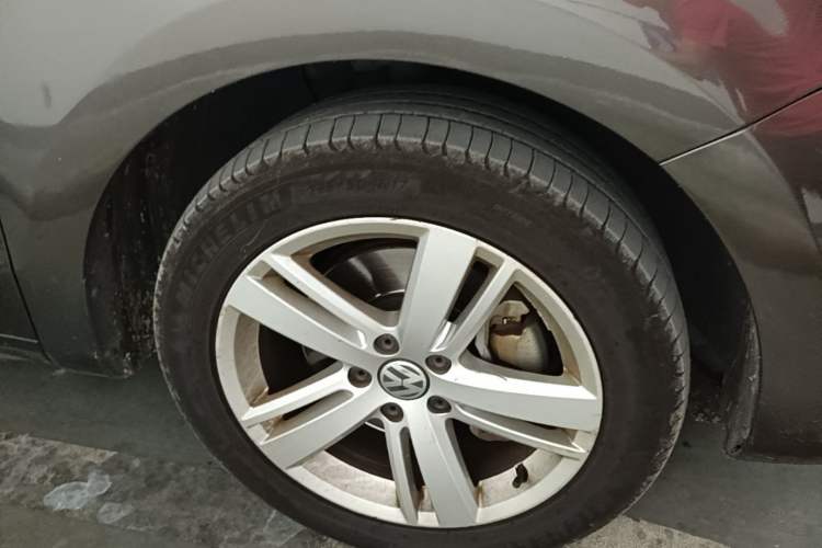 Used Volkswagen Sharan 2015 1.8TSI Comfort Model Right Front Wheel Hub