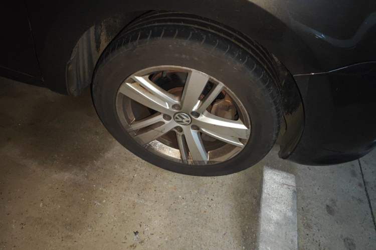 Used Volkswagen Sharan 2015 1.8TSI Comfort Model Right Front Wheel Hub