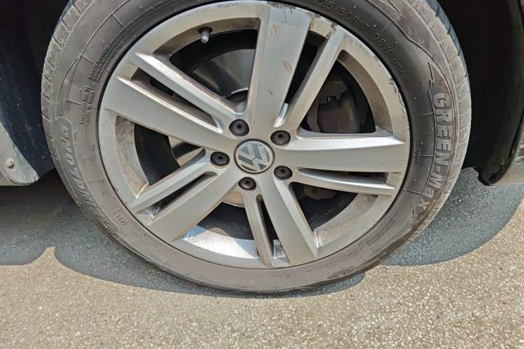 Used Volkswagen Sharan 2015 1.8TSI Comfort Model Right Front Wheel Hub