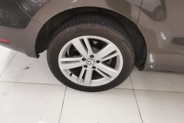Used Volkswagen Sharan 2015 1.8TSI Comfort Model Right Rear Wheel Hub